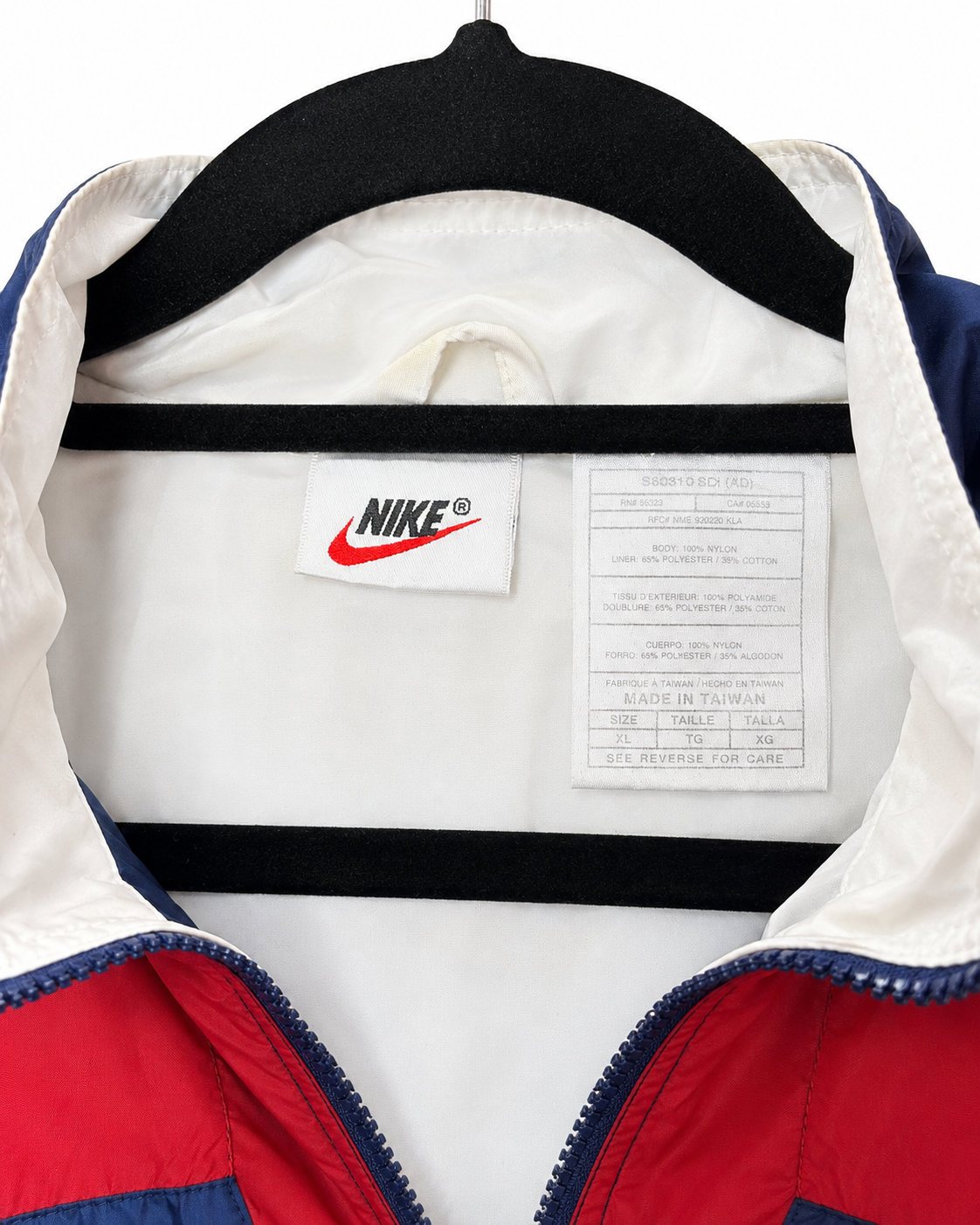 Vintage Nike Trainingsjacke – Innenetikett und Pflegehinweise