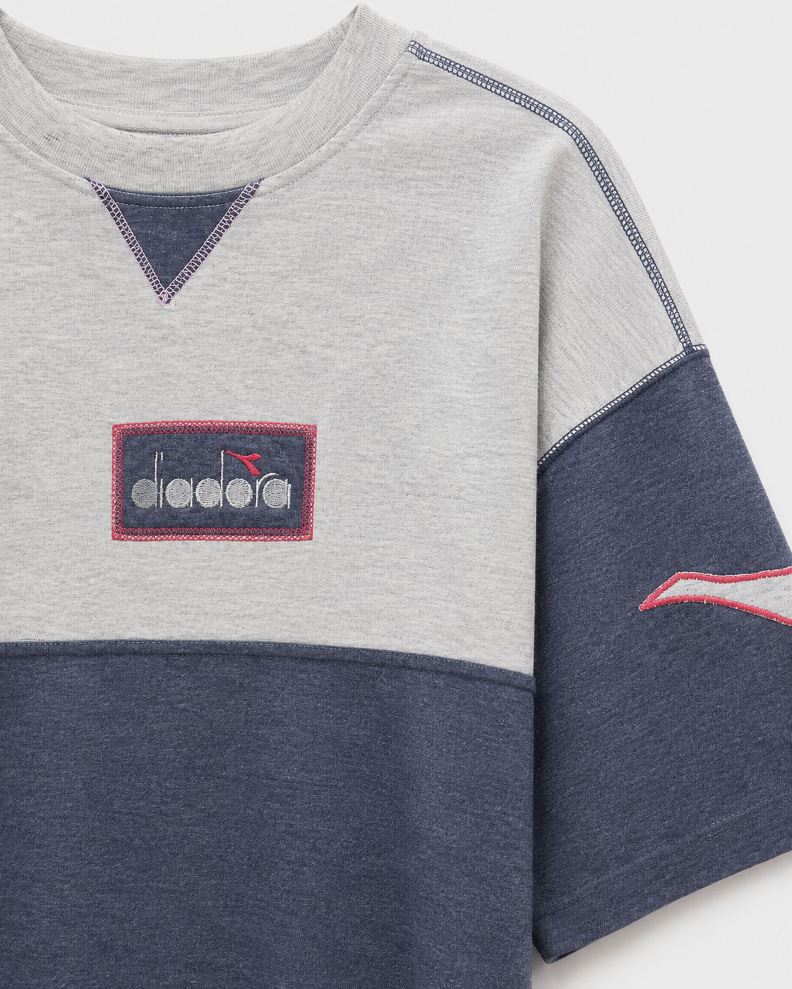 Detail des Diadora Brustpatches und der Kontrastnähte